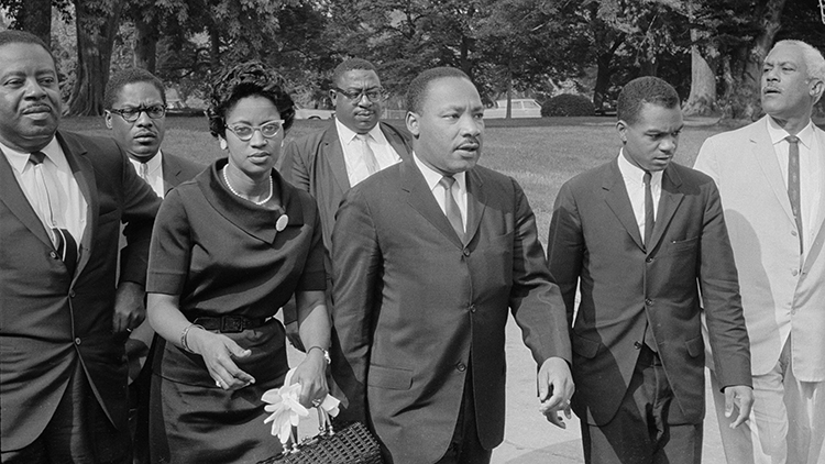 Martin Luther King marching